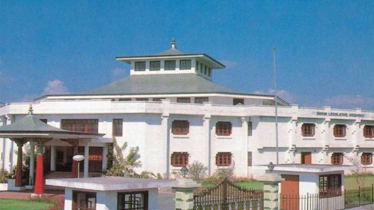 सिक्किम में सत्ता के लिए कांटे की जंग 