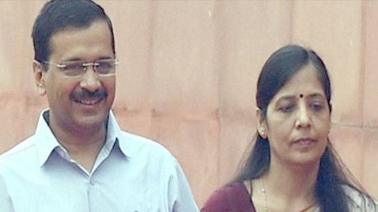 Arvind Kejriwal with his wife Sunita Kejriwal. (Photo: PTI)