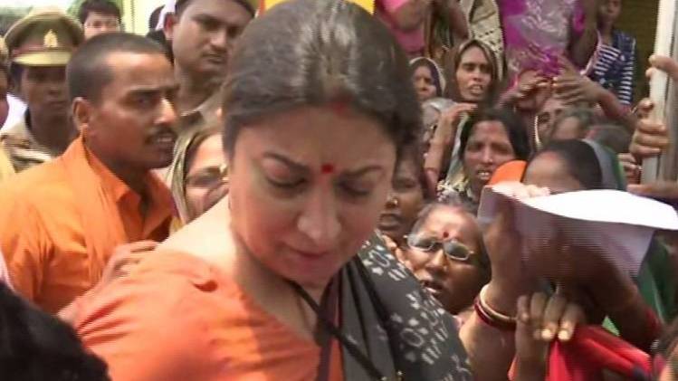 अमेठी में स्मृति ईरानी (फोटो- ANI)