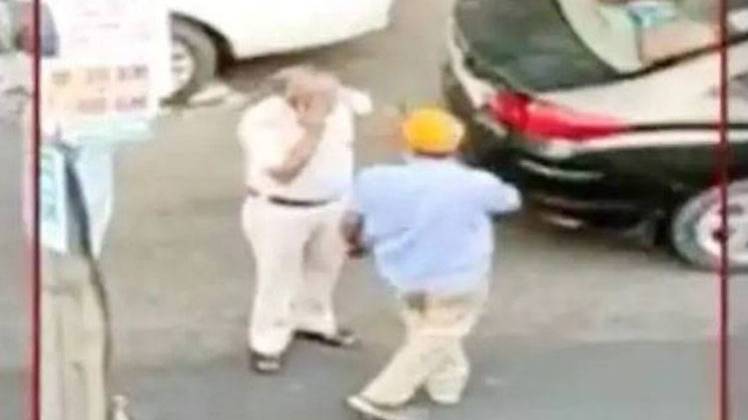 मुख़र्जी नगर में ऑटो ड्राइवर की पिटाई मामले में 2 जुलाई को अगली सुनवाई