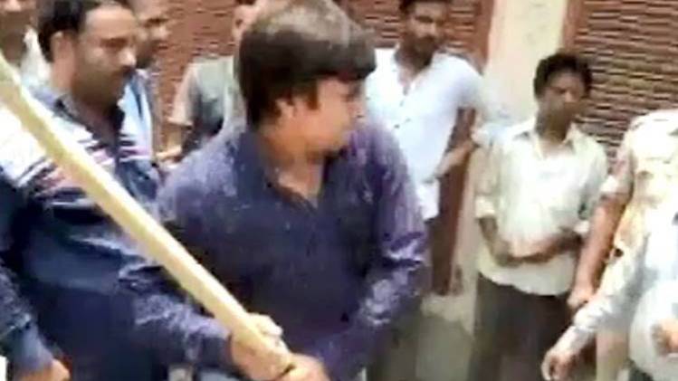 आकाश के वीडियो पर बवाल