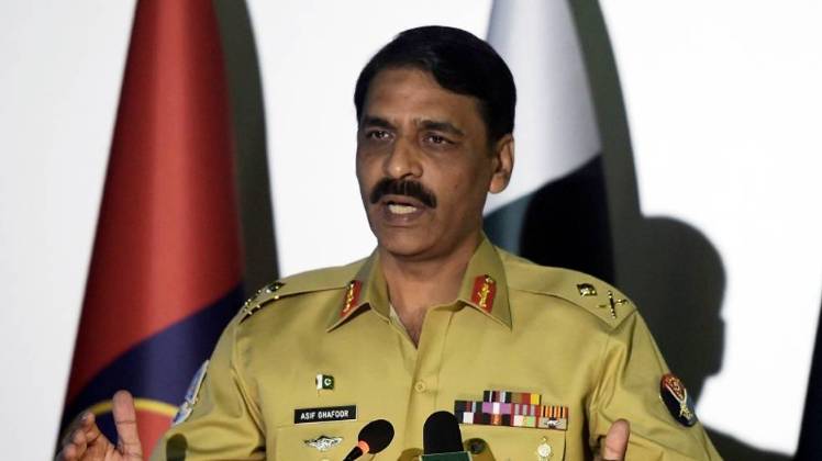 पाकिस्तानी सेना के प्रवक्ता आसिफ गफूर (AP)