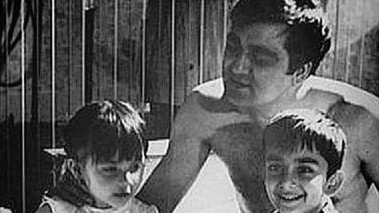 पिता सुनील दत्त के साथ संजय और और उनकी बहन