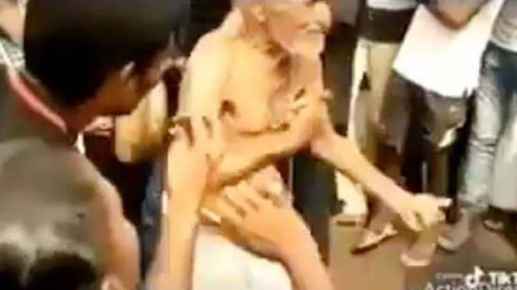 वायरल वीडियो से कैप्चर तस्वीर