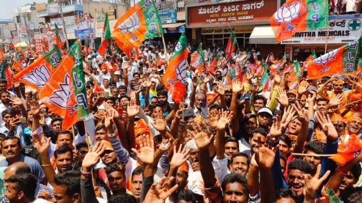 कर्नाटक में बीजेपी को समर्थन (COURTESY- TWITTER)