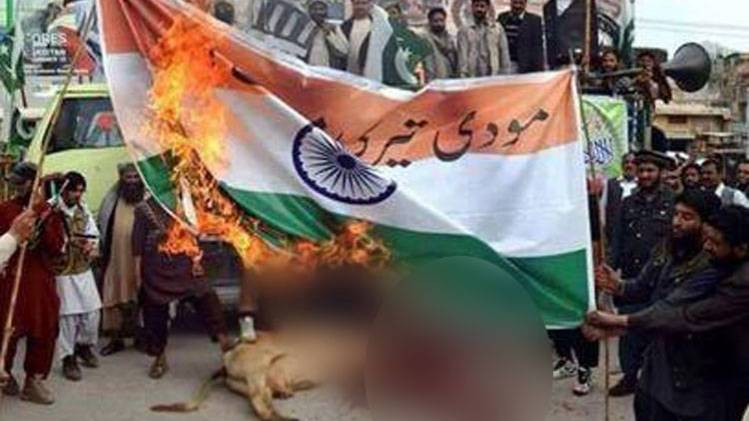 सोशल मीडिया पर वायरल हो रही तस्वीर