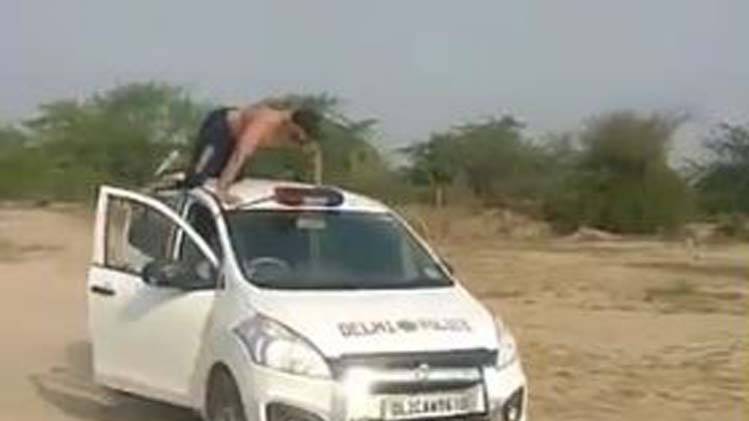 सोशल मीडिया पर वायरल वीडियो की तस्वीर