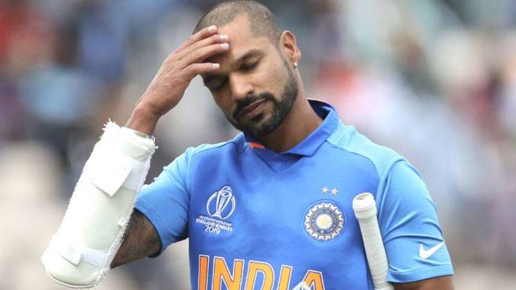 चोटिल हुए शिखर धवन (Photo: AP)