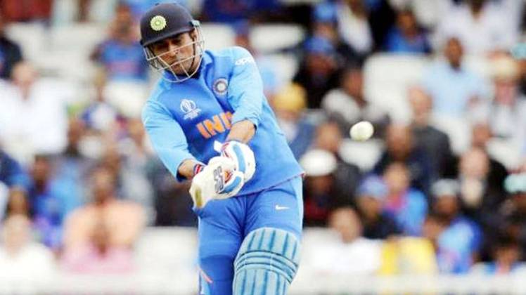 महेंद्र सिंह धोनी (Twitter)