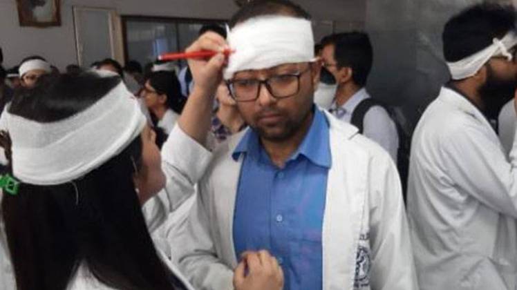 एक बार फिर से हड़ताल पर डॉक्टर्स (फोटो-एएनआई)