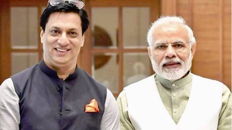 प्रधानमंत्री नरेंद्र मोदी के साथ मधुर भंडारकर 