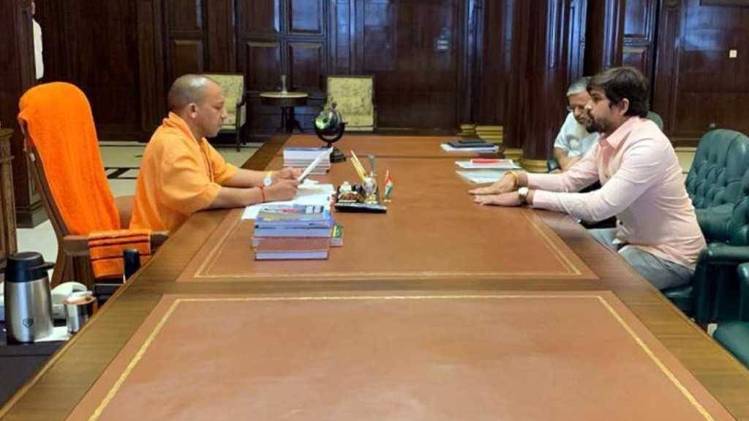 सीएम योगी आदित्यनाथ के साथ डूसू अध्यक्ष श‍क्त‍ि सिंह 