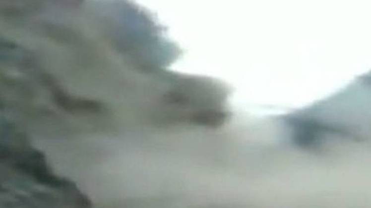 पहाड़ का एक हिस्सा गिरा (ANI)