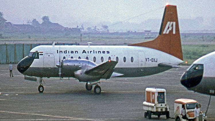 हिंदुस्तान एयरोनॉटिक्स द्वारा बनाया गया एवीआरओ हॉकर सिडली एचएस-748 विमान. (फोटो- इंडियन एयरलाइंस)