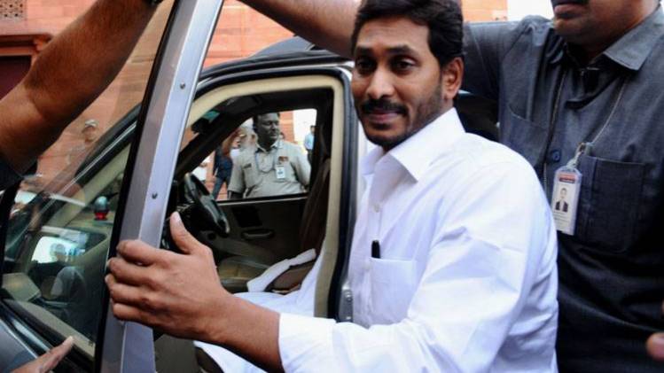 फेसबुक पेज जैसे Azaad Bharat