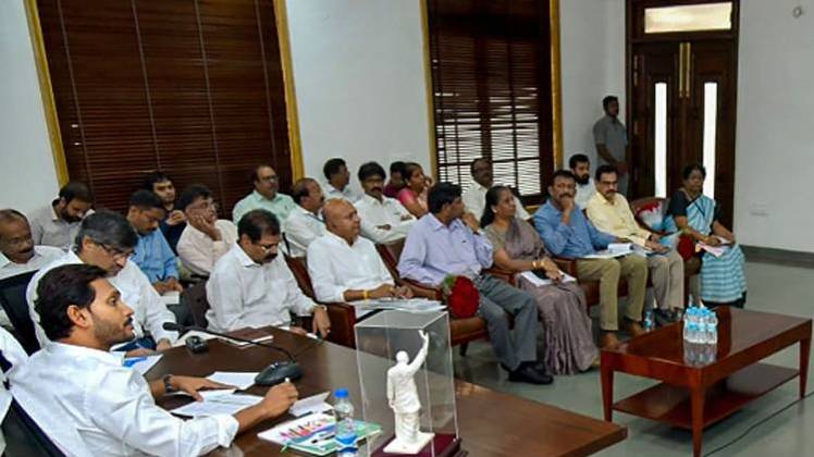 चुनावी वादों को पूरा करने के लिए आंध्र प्रदेश सरकार को एक लाख करोड़ रुपये की जरूरत.