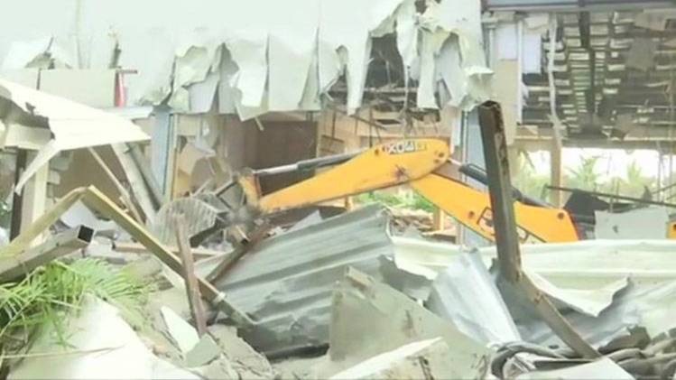 तोड़ा जा रहा है चंद्रबाबू नायडू का सरकारी बंगला