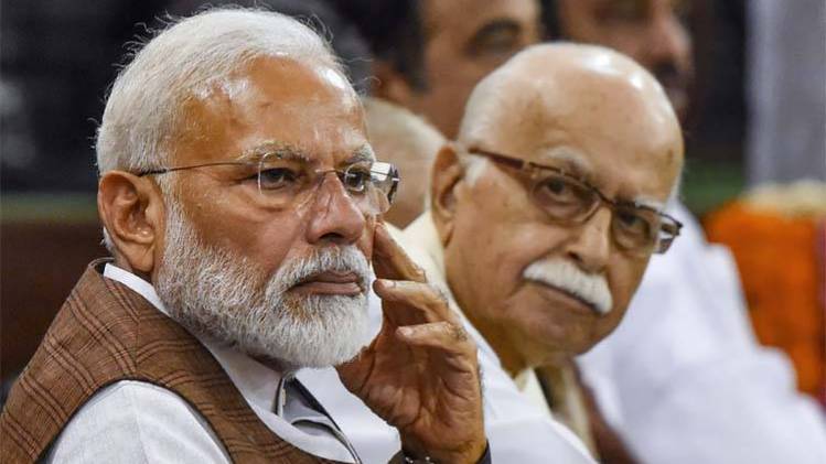 नरेंद्र मोदी और लालकृष्ण आडवाणी