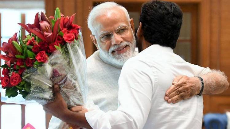 प्रधानमंत्री नरेंद्र मोदी के साथ जगन रेड्डी