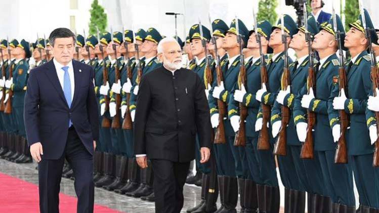 बिश्केक में प्रधानमंत्री नरेंद्र मोदी (ट्विटर)