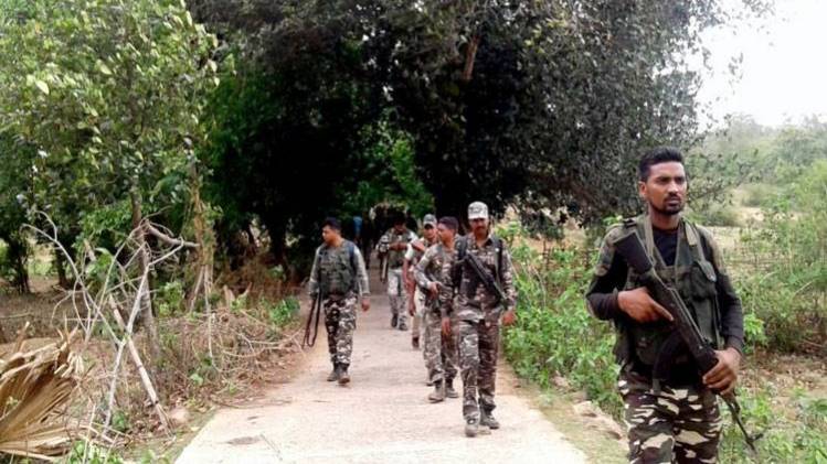 नक्सली इलाके में सेना के जवान (फाइल फोटो)