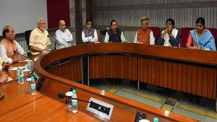 एनडीए की बैठक में  प्रधानमंत्री नरेंद्र मोदी और अन्य नेता