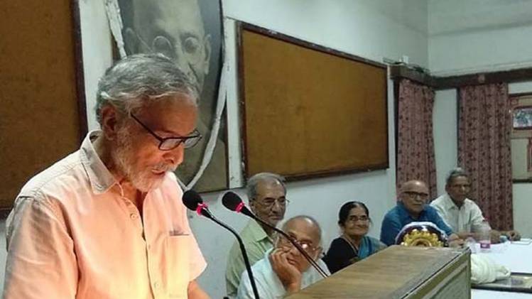 राजकमल चौधरी स्मृति सम्मान में बोलते हुए पंकज बिष्ट