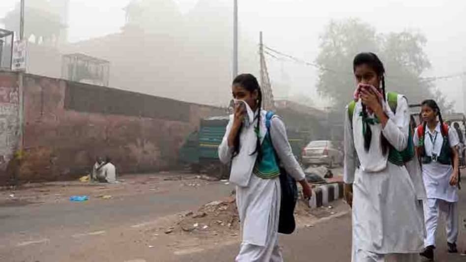 वायु प्रदूषण तेजी से लील रही जिंदगियां, भारत में 1 साल में 12 लाख मौतें - air pollution life india 12 lakh death world environment day loss - AajTak