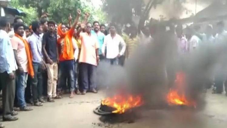 बीजेपी कार्यकर्ताओं ने विरोध प्रदर्शन किया