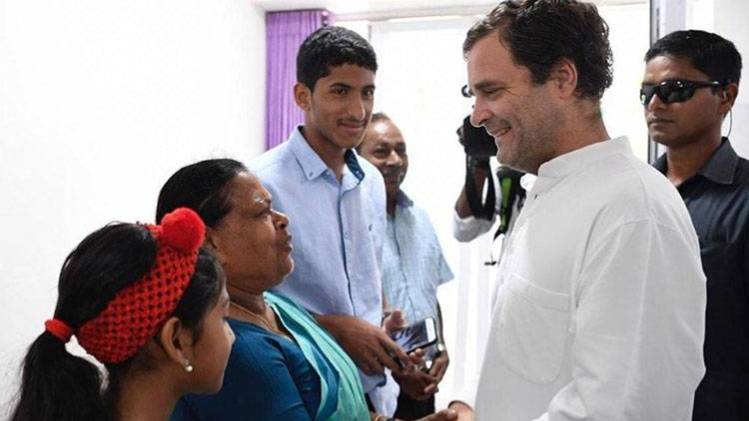 नर्स राजम्मा के साथ कांग्रेस अध्यक्ष राहुल गांधी