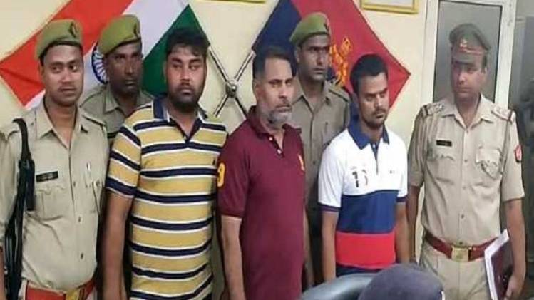 पुलिस की गिरफ्त में आरोपी