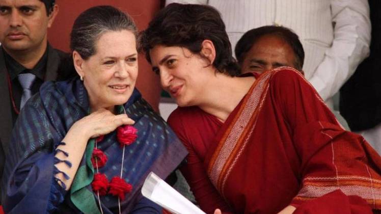 सोनिया गांधी और प्रियंका गांधी (फोटो-PTI फाइल)