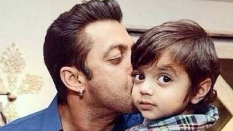 सलमान खान अपने भतीजे योहान के साथ