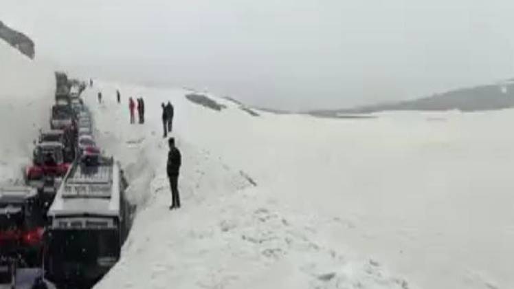 रोहतांग में बर्फबारी.