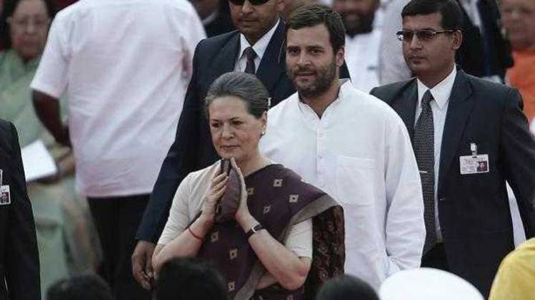 यूपीए चेयरपर्सन सोनिया गांधी और कांग्रेस अध्यक्ष राहुल गांधी (फाइल फोटो)