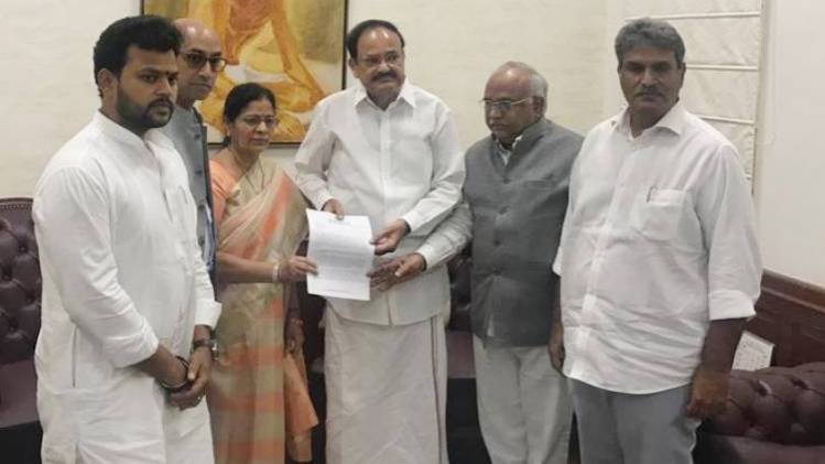 सभापति के साथ टीडीपी सांसद