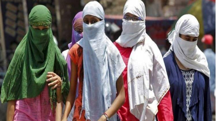 गर्मी और लू से परेशान लोग (फाइल फोटो)