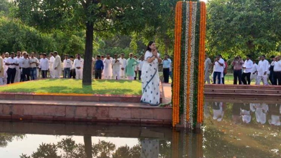 संजय गांधी की पुण्यतिथि आज, मेनका और वरुण गांधी ने दी श्रद्धांजलि - maneka varun gandhi pay tribute to sanjay gandhi on his death anniversary - AajTak
