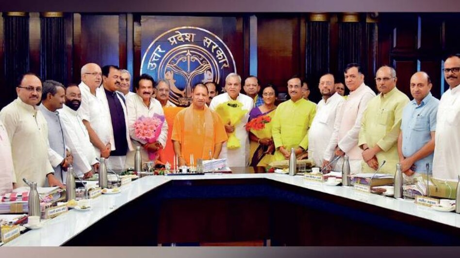 भाजपा-आधे वोट लेकर खिला कमल - bjp yogi adityanath sunil bansal keshav maurya bhagwa parcham - AajTak