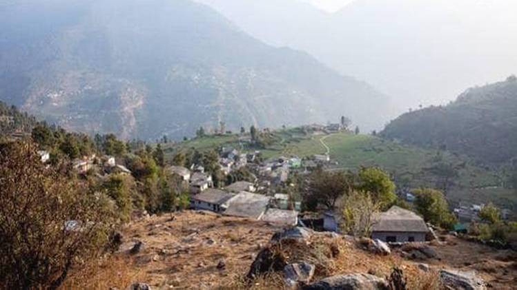 उत्तराखंड का वीरान पड़ा एक गांव (फाइल फोटो) 
