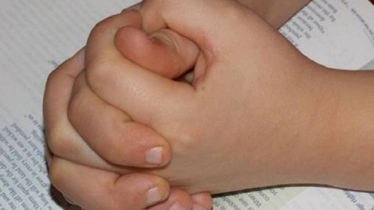 गायत्री मंत्र के जाप से व्यक्ति का तेज बढ़ता है और सब मानसिक चिंताओं से मुक्ति मिलती है.