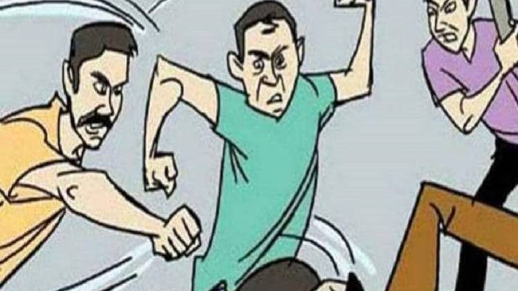 बिहार में हिंसक हुई भीड़ ने पीटा