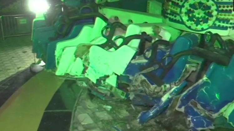 अहमदाबाद में झूला टूटा