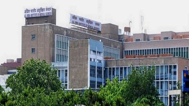 एम्स फैकल्टी मेंबर्स ने उठाई आवाज