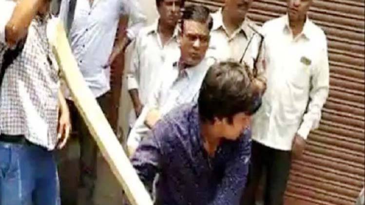 इंदौर मकान विवाद  (Photo- AajTak)