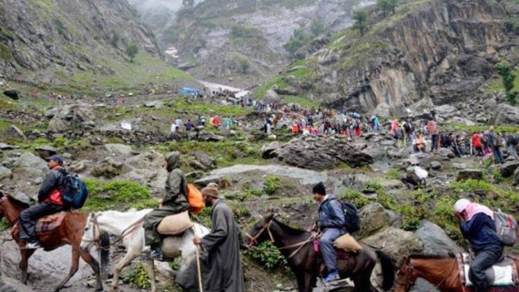 अमरनाथ यात्रा के दौरान श्रद्धालु (फाइल फोटो)