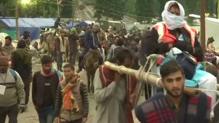 अमरनाथ यात्रियों का पहला जत्था रवाना (फोटा-IANS)