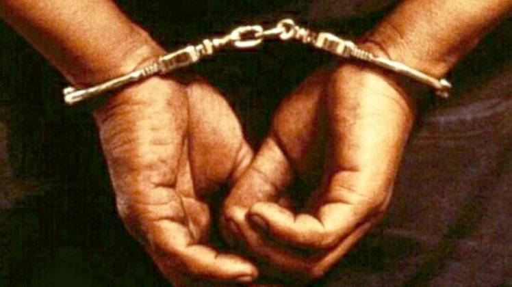 आरोपी कांस्टेबल को पुलिस ने गिरफ्तार कर लिया है (सांकेतिक चित्र)