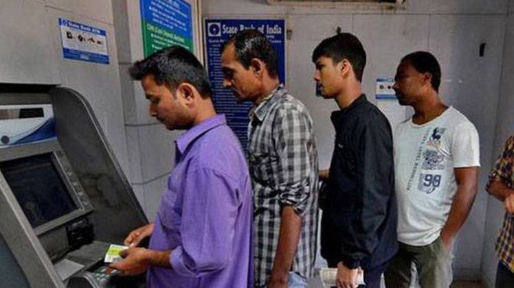 मिनिमम बैलेंस और ATM के नाम पर कटती है जेब