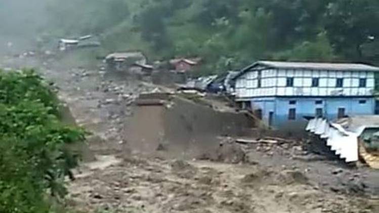 बोमडिला में फटा बादल (फोटो-मनोज्ञा लोइवाल)